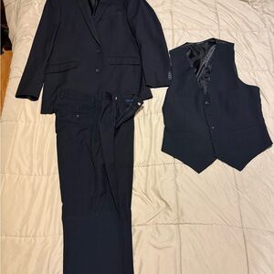 Kenneth Cole Reaction Dark Suit Set